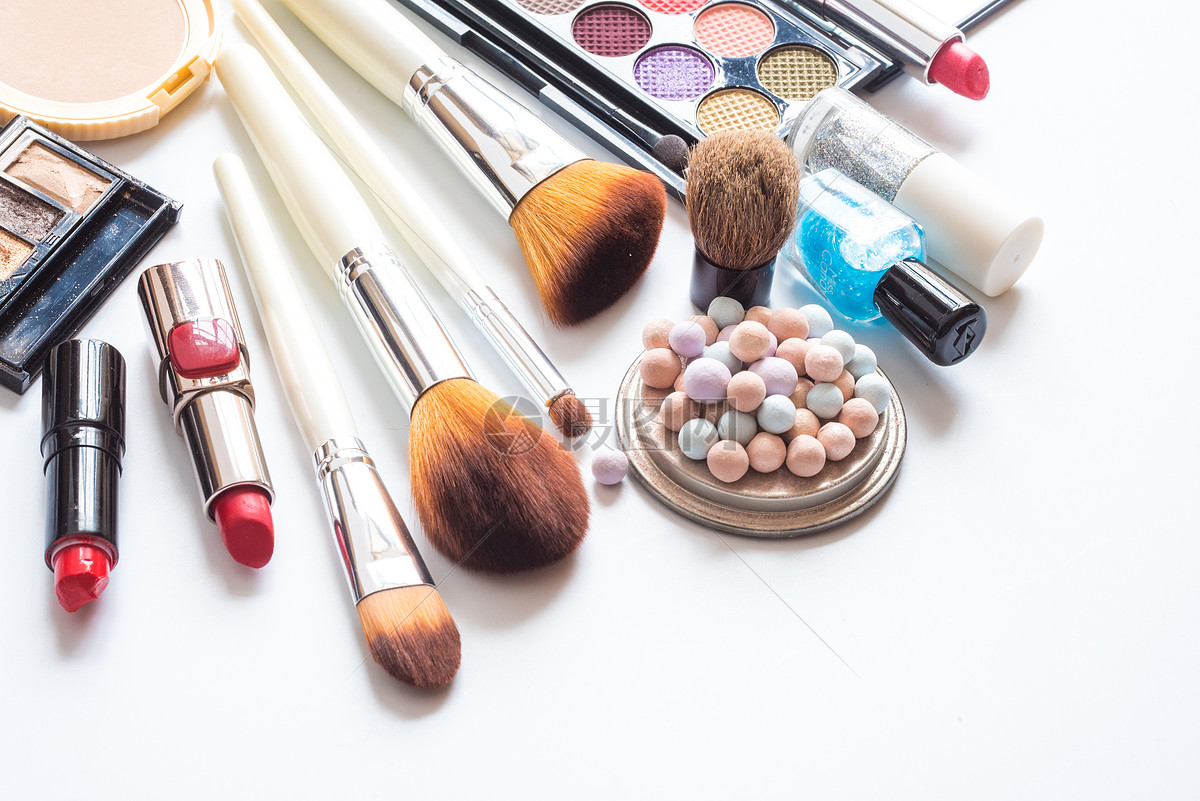 美联储关注通胀指标上升，消费支出几近停滞