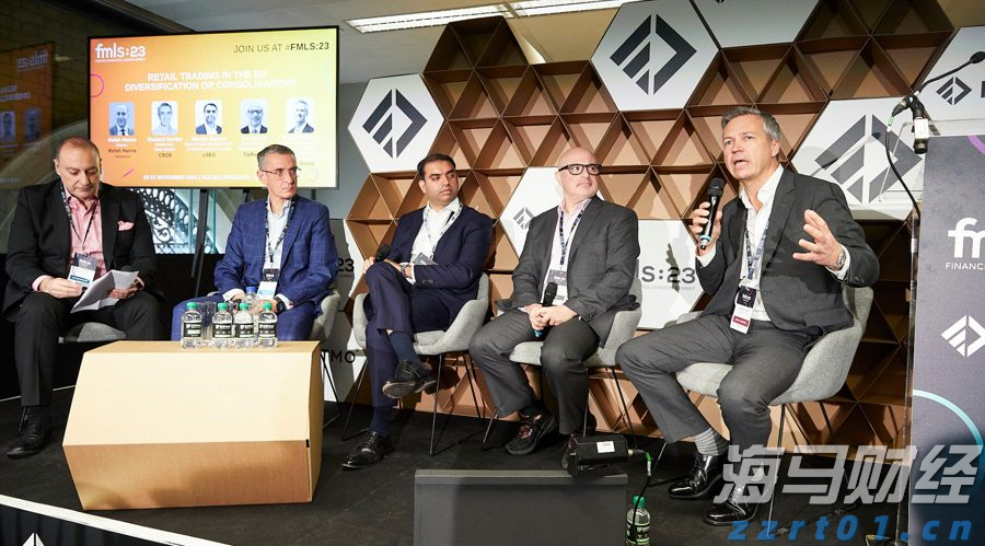 吴川：百岁老人过生日 大家都来沾“喜气”